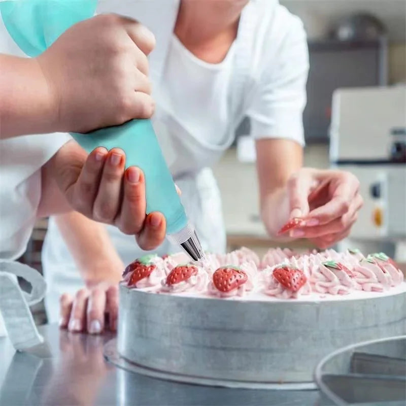 CakeCrafter™ – 40-Piece Cake Decorating Kit